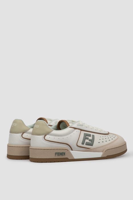 Товар белого цвета с внутренней стороны