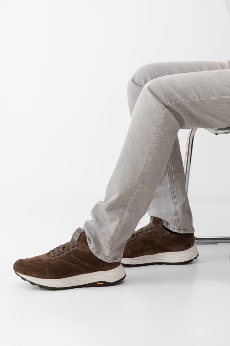 кроссовки  модель earthly по цене 22400 руб вид справа