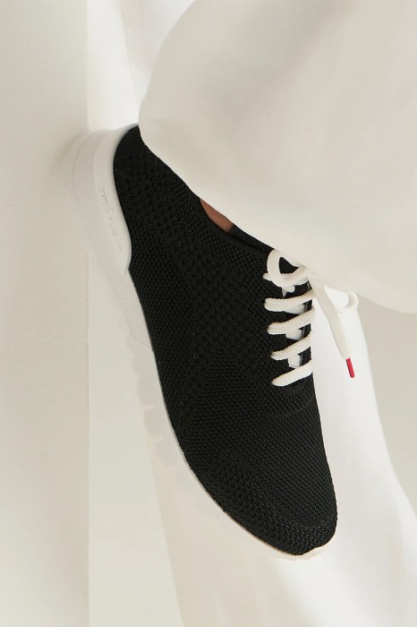 кроссовки  модель fit по цене 98500 руб вид справа