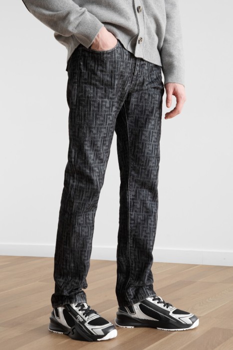 кроссовки  модель flow от бренда fendi вид слева