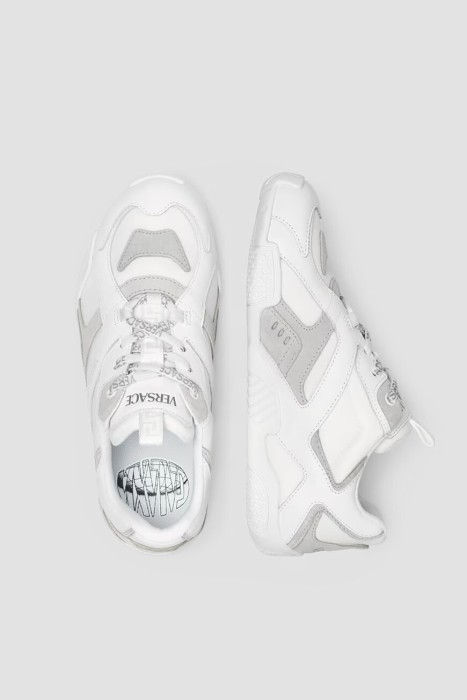 Товар белого цвета с внутренней стороны