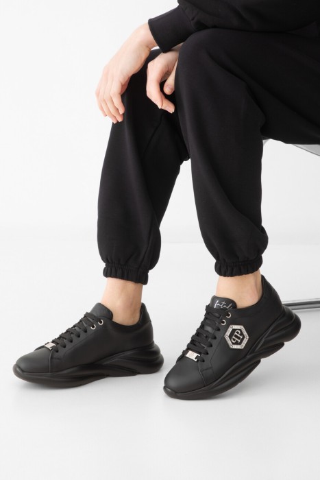 кроссовки  модель lo-top crystal fatale от бренда philipp plein вид слева