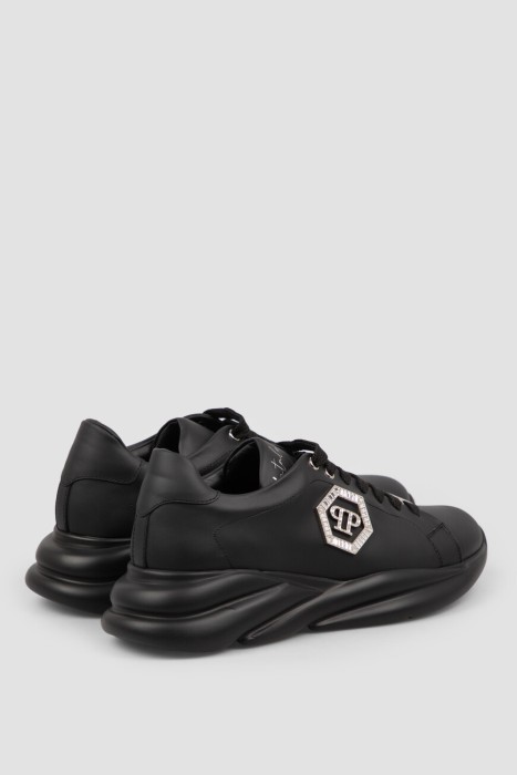 Товар черного цвета с внутренней стороны