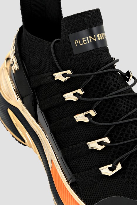 Товар черного цвета с внутренней стороны