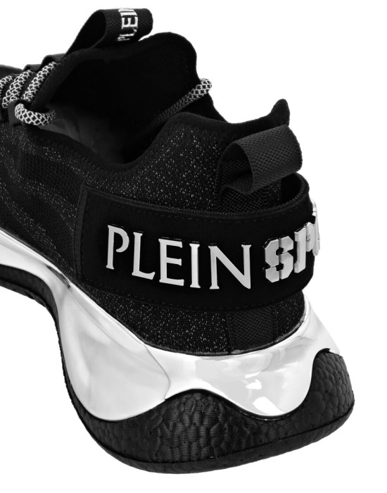 кроссовки  из проверенных материалов спереди