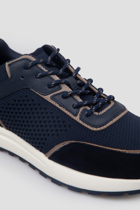 Товар синего цвета с внутренней стороны