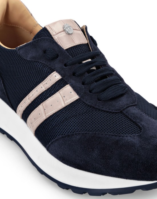 Товар синего цвета с внутренней стороны