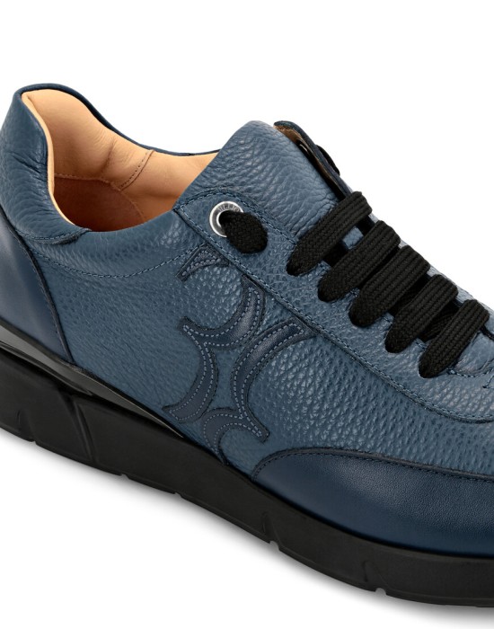 Товар синего цвета с внутренней стороны