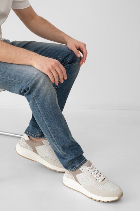 кроссовки  по цене 47200 руб вид справа