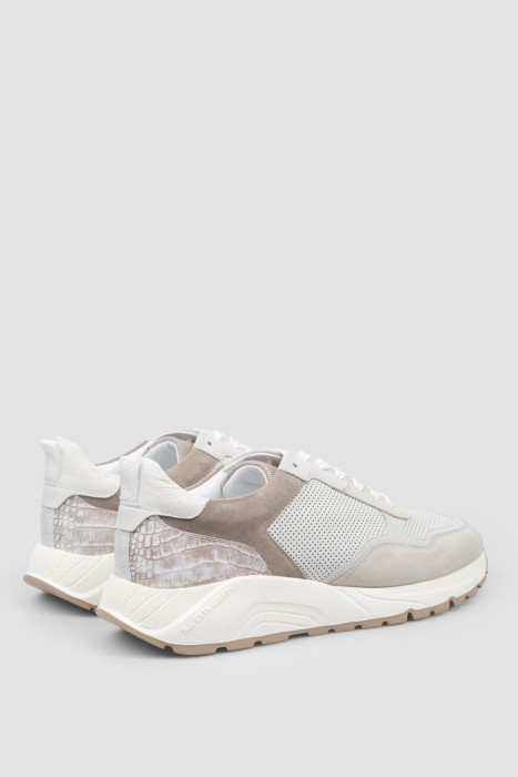 Товар бежевого цвета с внутренней стороны