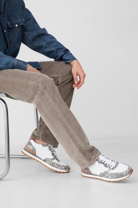 кроссовки  по цене 47200 руб вид справа