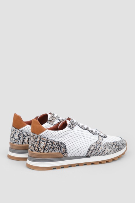 Товар коричневого цвета с внутренней стороны