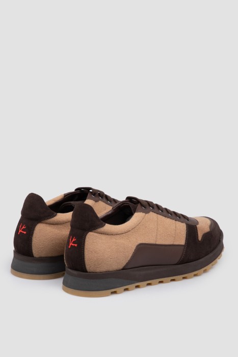 Товар бежевого цвета с внутренней стороны