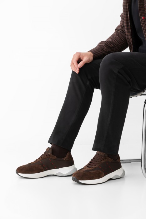 кроссовки  по цене 55750 руб вид справа