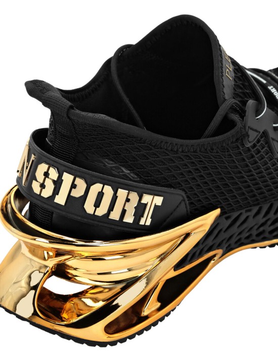 кроссовки  из проверенных материалов спереди