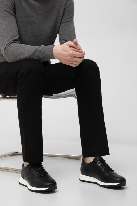 кроссовки  по цене 115000 руб вид справа