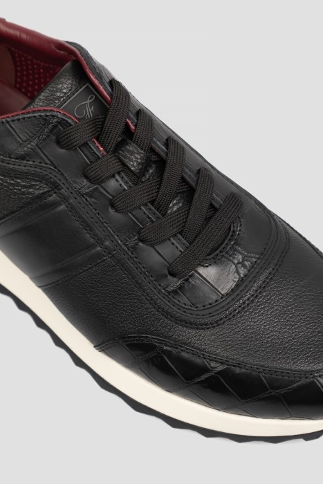 Товар черного цвета с внутренней стороны