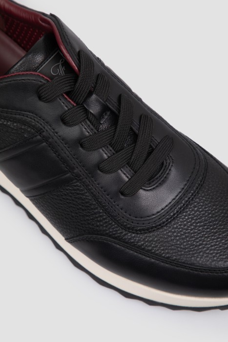 Товар черного цвета с внутренней стороны