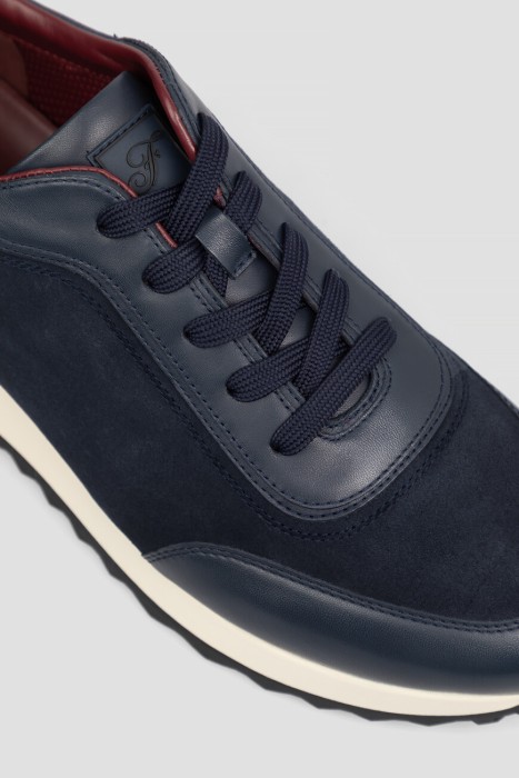 Товар синего цвета с внутренней стороны