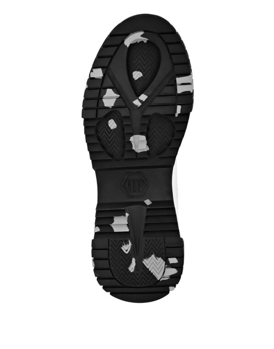 кроссовки  по цене 26680 руб вид справа