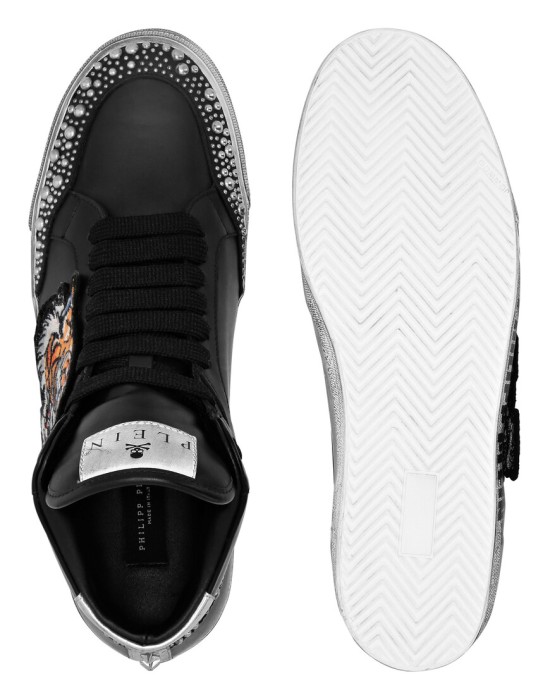 кроссовки  по цене 33723 руб вид справа