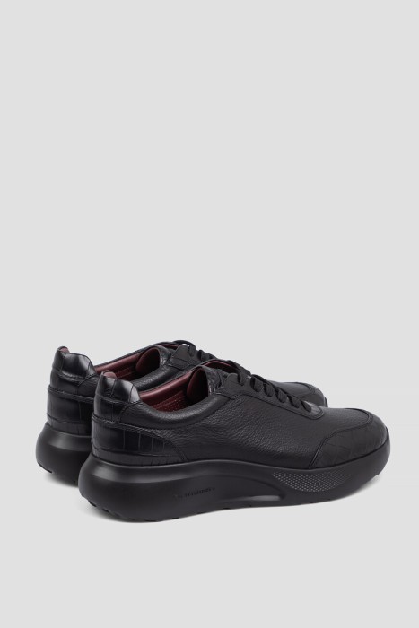 Товар черного цвета с внутренней стороны