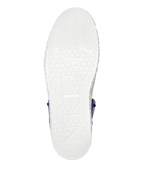 Товар сиреневого цвета с внутренней стороны