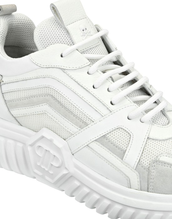 кроссовки  из проверенных материалов спереди