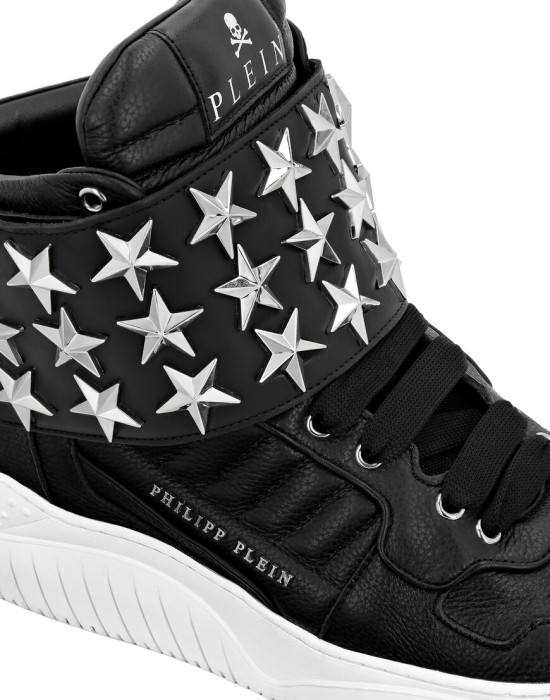 кроссовки  из проверенных материалов спереди