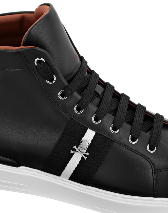 кроссовки  из проверенных материалов спереди