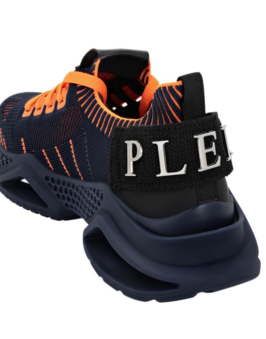 Товар синего цвета с внутренней стороны