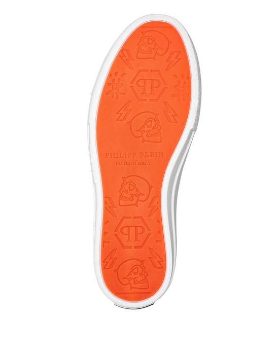 кроссовки  по цене 28683 руб вид справа