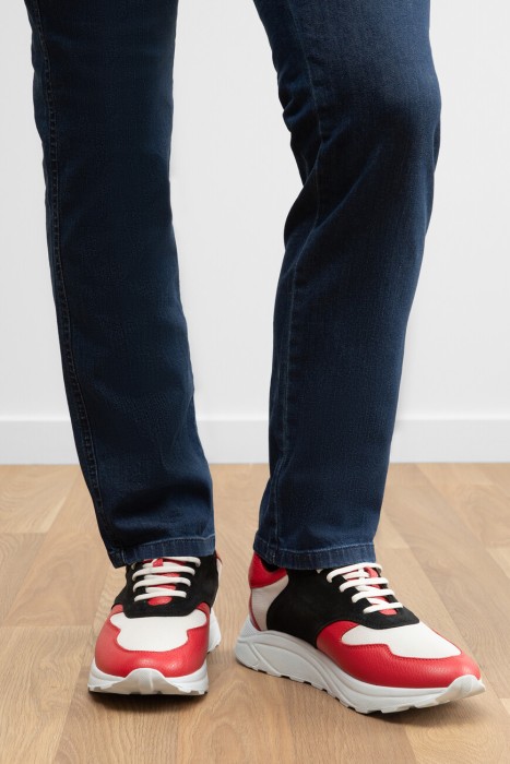 кроссовки  по цене 66900 руб вид справа