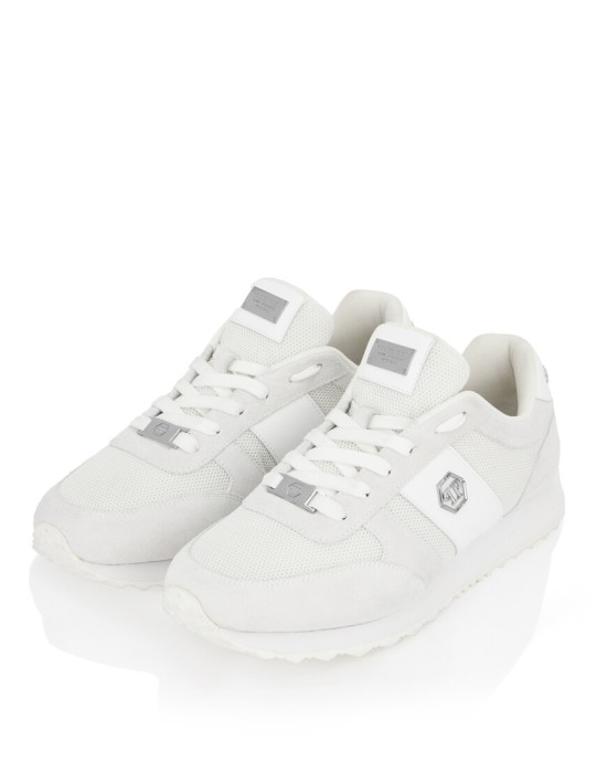 Товар белого цвета с внутренней стороны