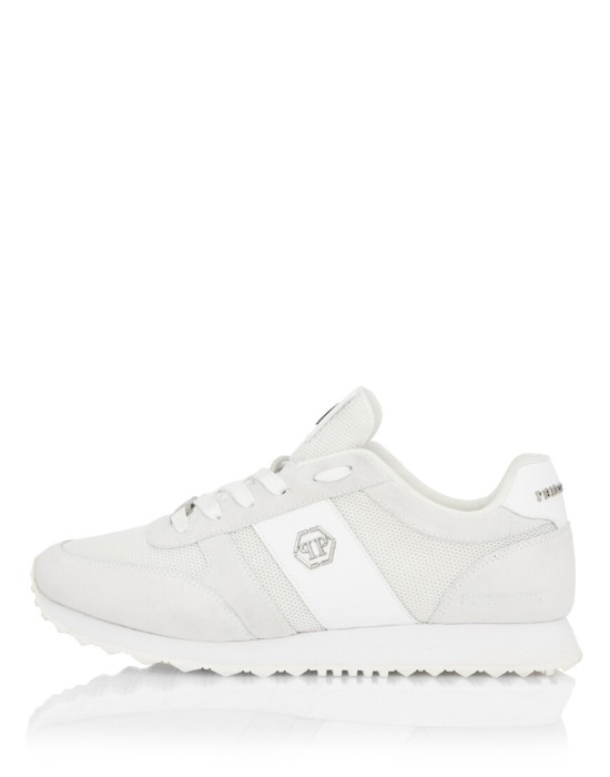 кроссовки  из проверенных материалов спереди