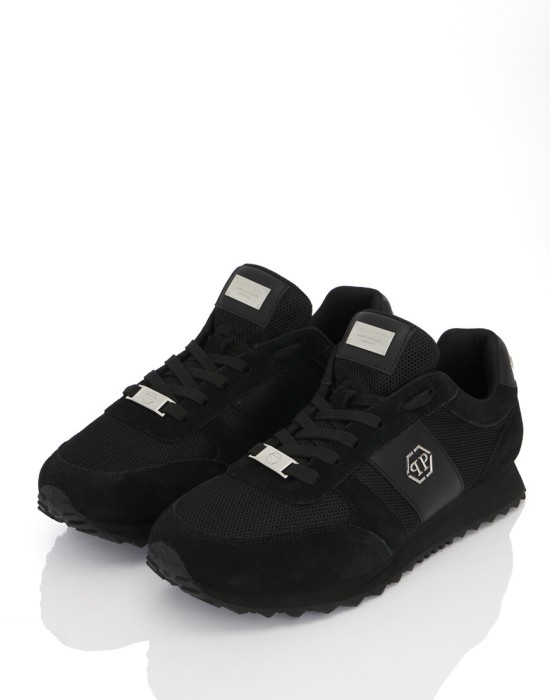 Товар черного цвета с внутренней стороны