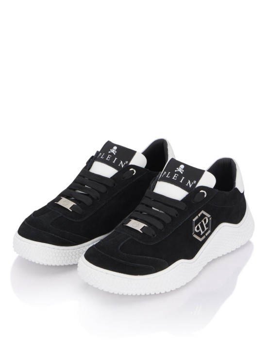 Товар черного цвета с внутренней стороны