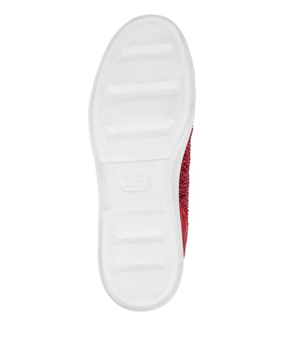 Товар красного цвета с внутренней стороны