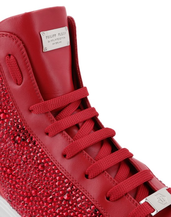 кроссовки  из проверенных материалов спереди