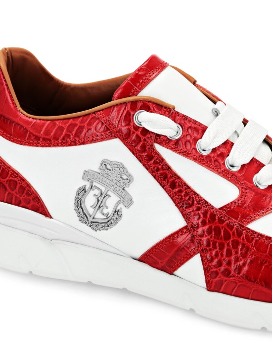 Товар белого цвета с внутренней стороны