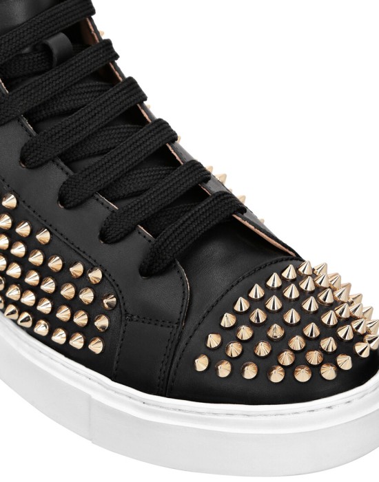 кроссовки  из проверенных материалов спереди