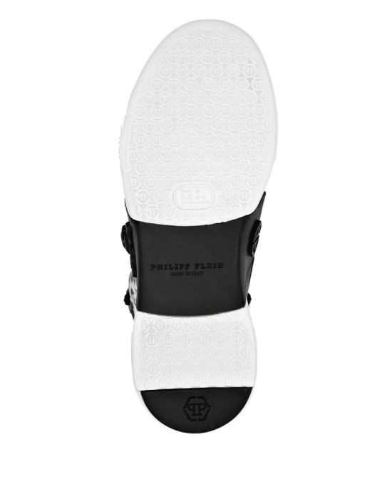 Товар черного цвета с внутренней стороны