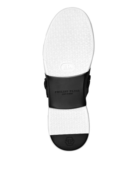 Товар белого цвета с внутренней стороны