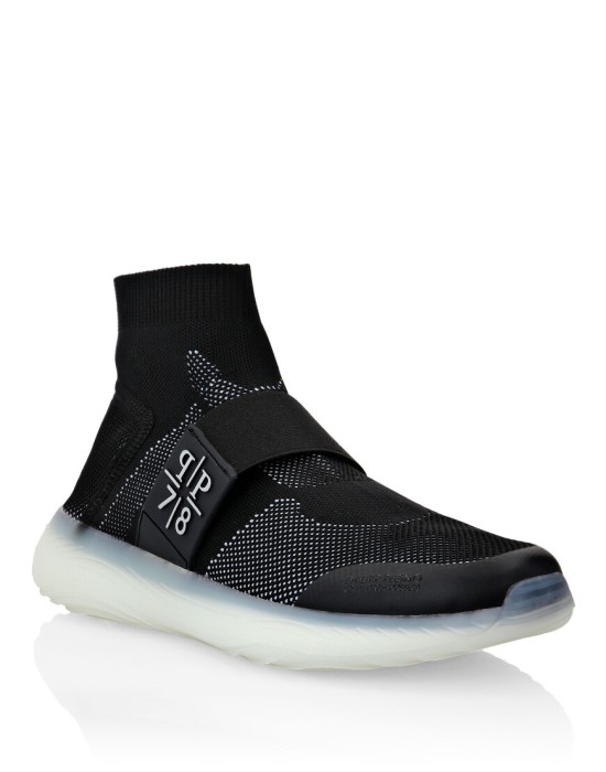 кроссовки  по цене 16646 руб вид справа