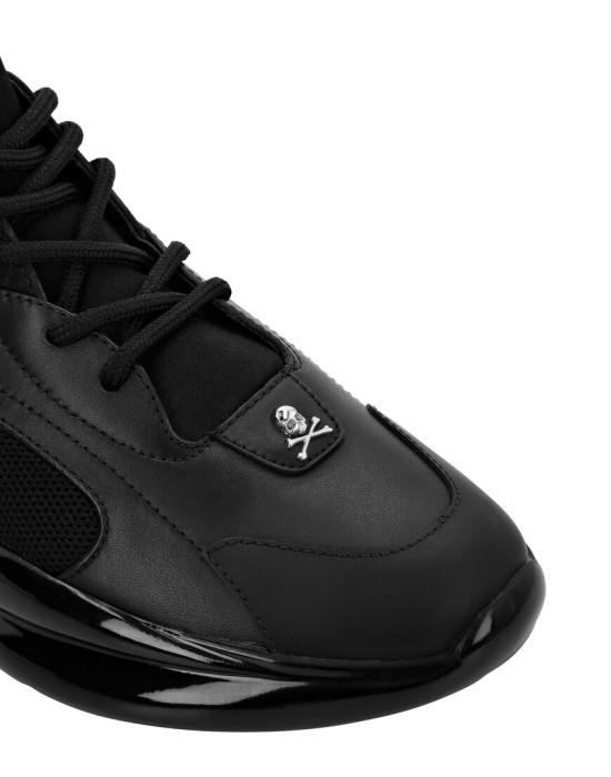 кроссовки  из проверенных материалов спереди