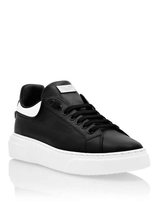 кроссовки  по цене 26745 руб вид справа