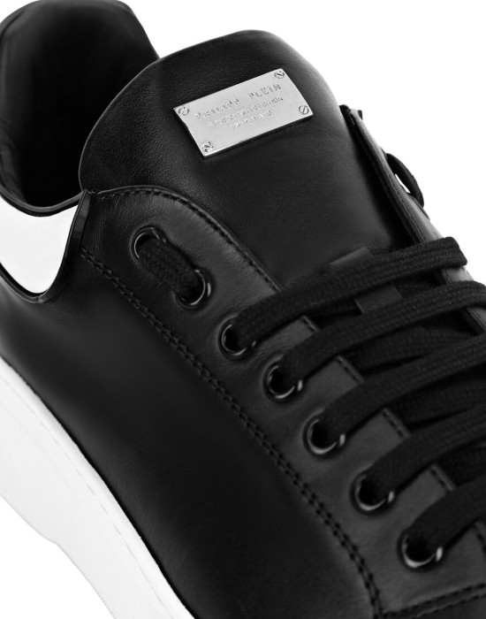 кроссовки  из проверенных материалов спереди