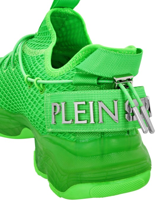 кроссовки  из проверенных материалов спереди