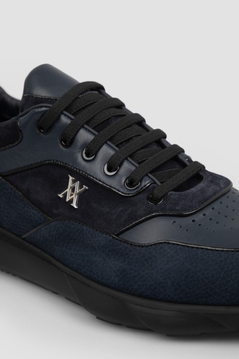 Товар синего цвета с внутренней стороны