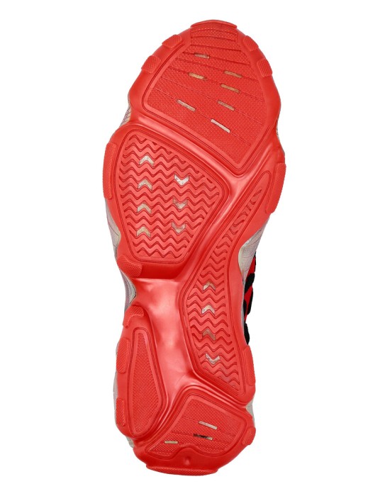 Товар красного цвета с внутренней стороны